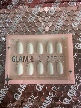 GLAMnetic Press-On Nails - Angel Short Almond White